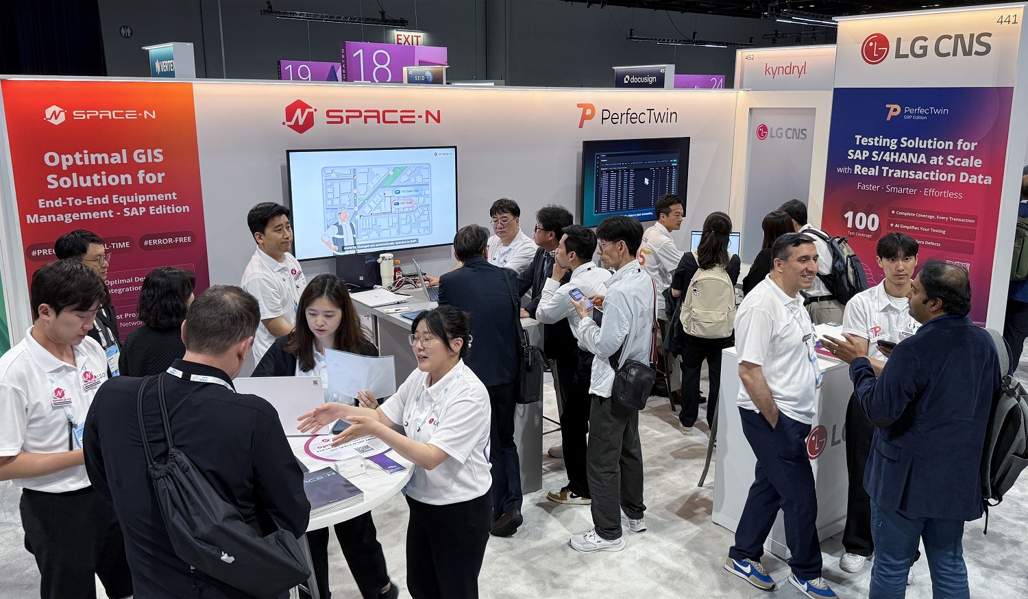 Photo-LG-CNS-booth-at-SAP-Sapphire-2025.jpg